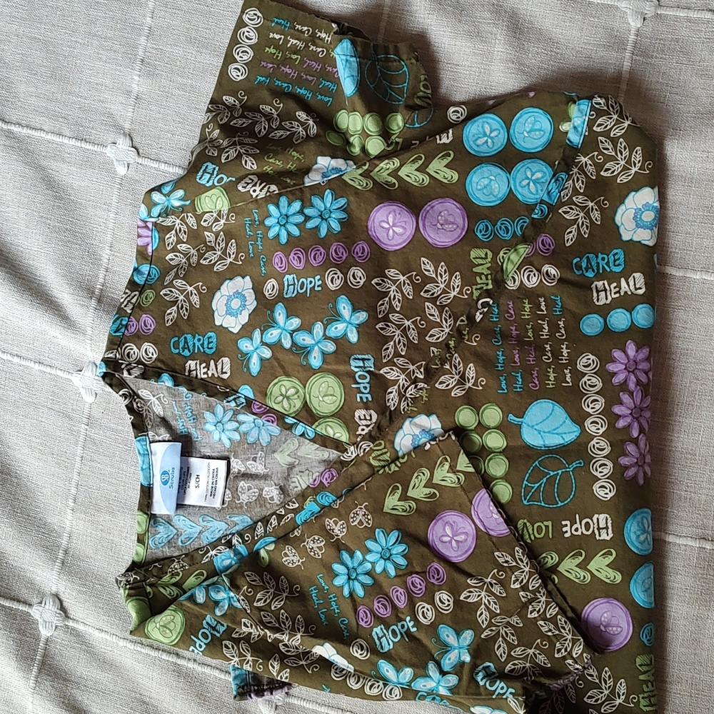 Sb Scrubs Floral Pattern with inspirational words top Size Small